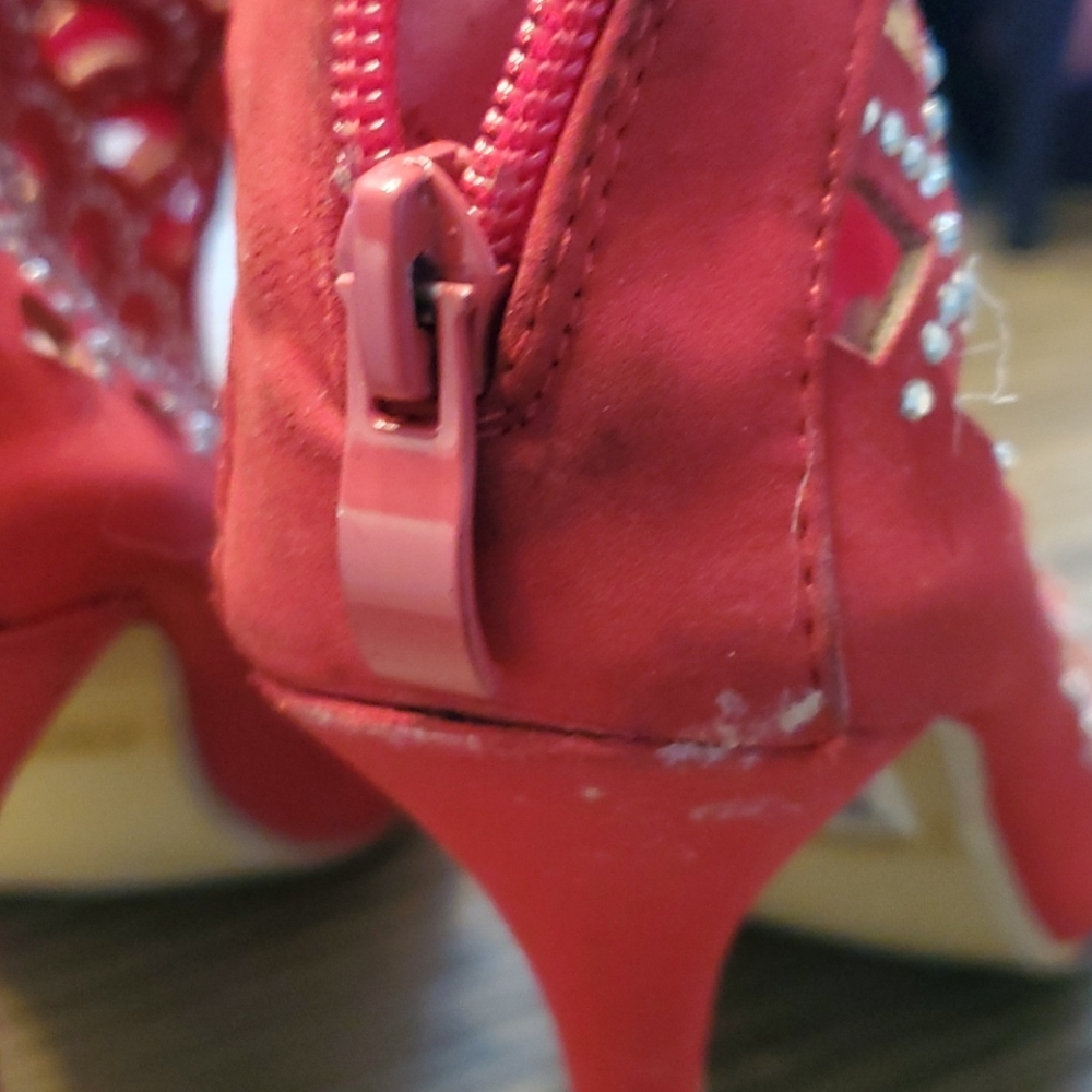 Red pattern heels - Picture 5 of 6